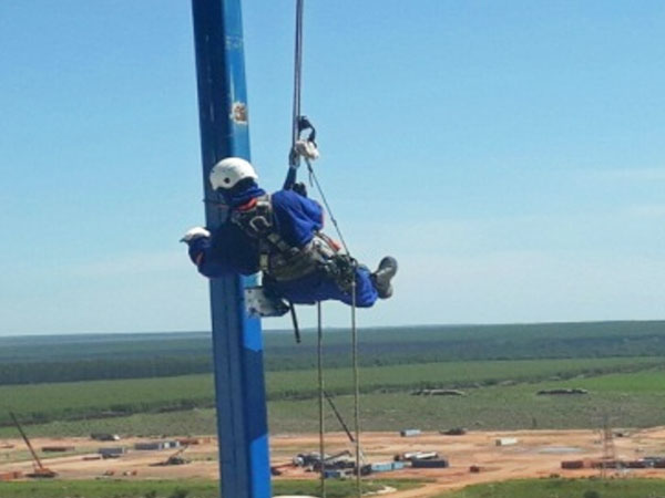 Realizamos serviços de Alpinismo Industrial - Melkor Revestimentos Anti-Corrosivos